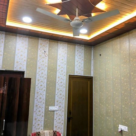 Hotel Raju Homestay Ayodhya 150 Meters From Shree Ram Janmbhoomi Temple 200 Meters From Ayodhya Dham Railway Station Exterior photo