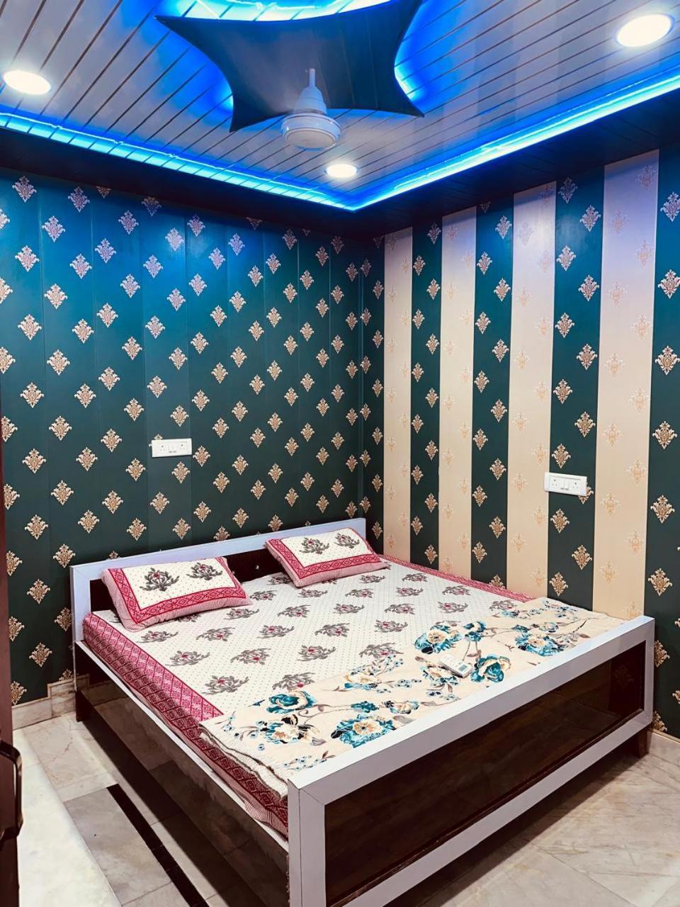 Hotel Raju Homestay Ayodhya 150 Meters From Shree Ram Janmbhoomi Temple 200 Meters From Ayodhya Dham Railway Station Exterior photo