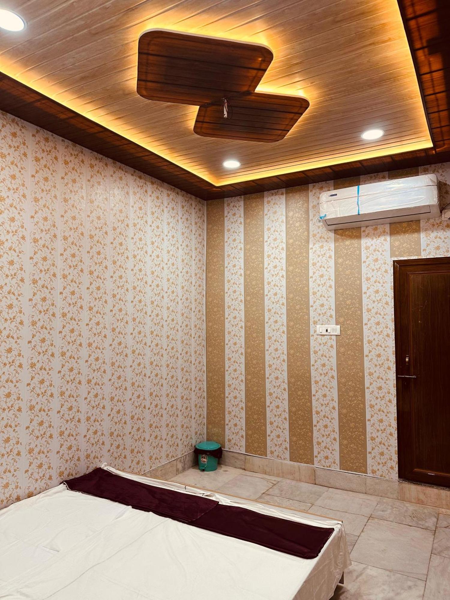Hotel Raju Homestay Ayodhya 150 Meters From Shree Ram Janmbhoomi Temple 200 Meters From Ayodhya Dham Railway Station Exterior photo