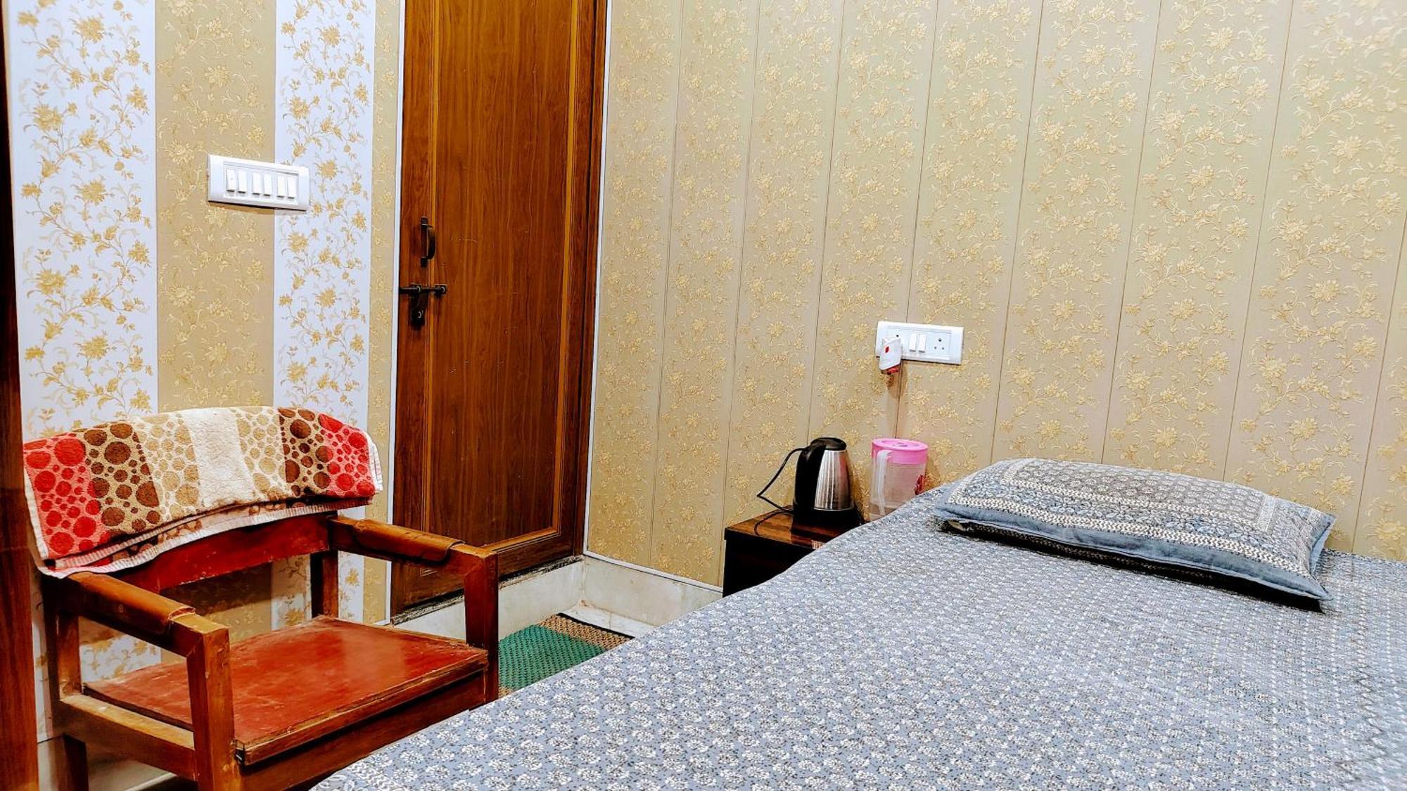 Hotel Raju Homestay Ayodhya 150 Meters From Shree Ram Janmbhoomi Temple 200 Meters From Ayodhya Dham Railway Station Exterior photo