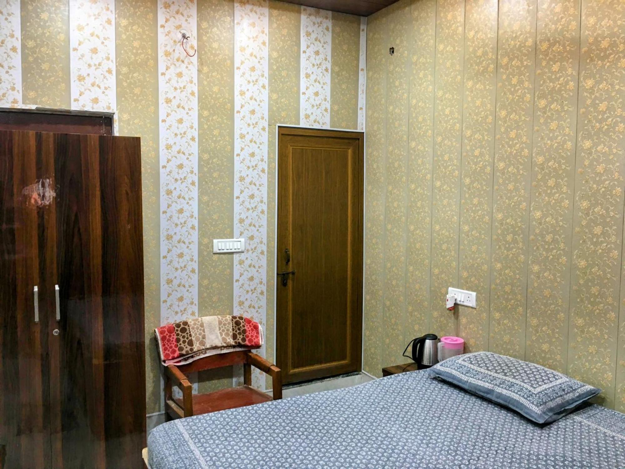 Hotel Raju Homestay Ayodhya 150 Meters From Shree Ram Janmbhoomi Temple 200 Meters From Ayodhya Dham Railway Station Exterior photo