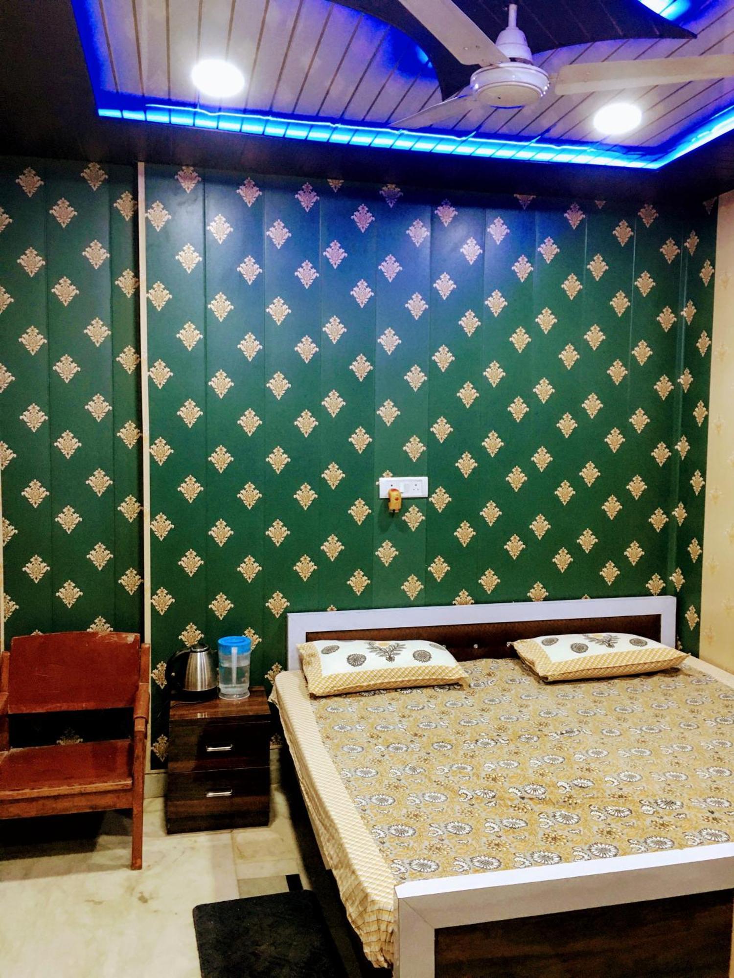 Hotel Raju Homestay Ayodhya 150 Meters From Shree Ram Janmbhoomi Temple 200 Meters From Ayodhya Dham Railway Station Exterior photo
