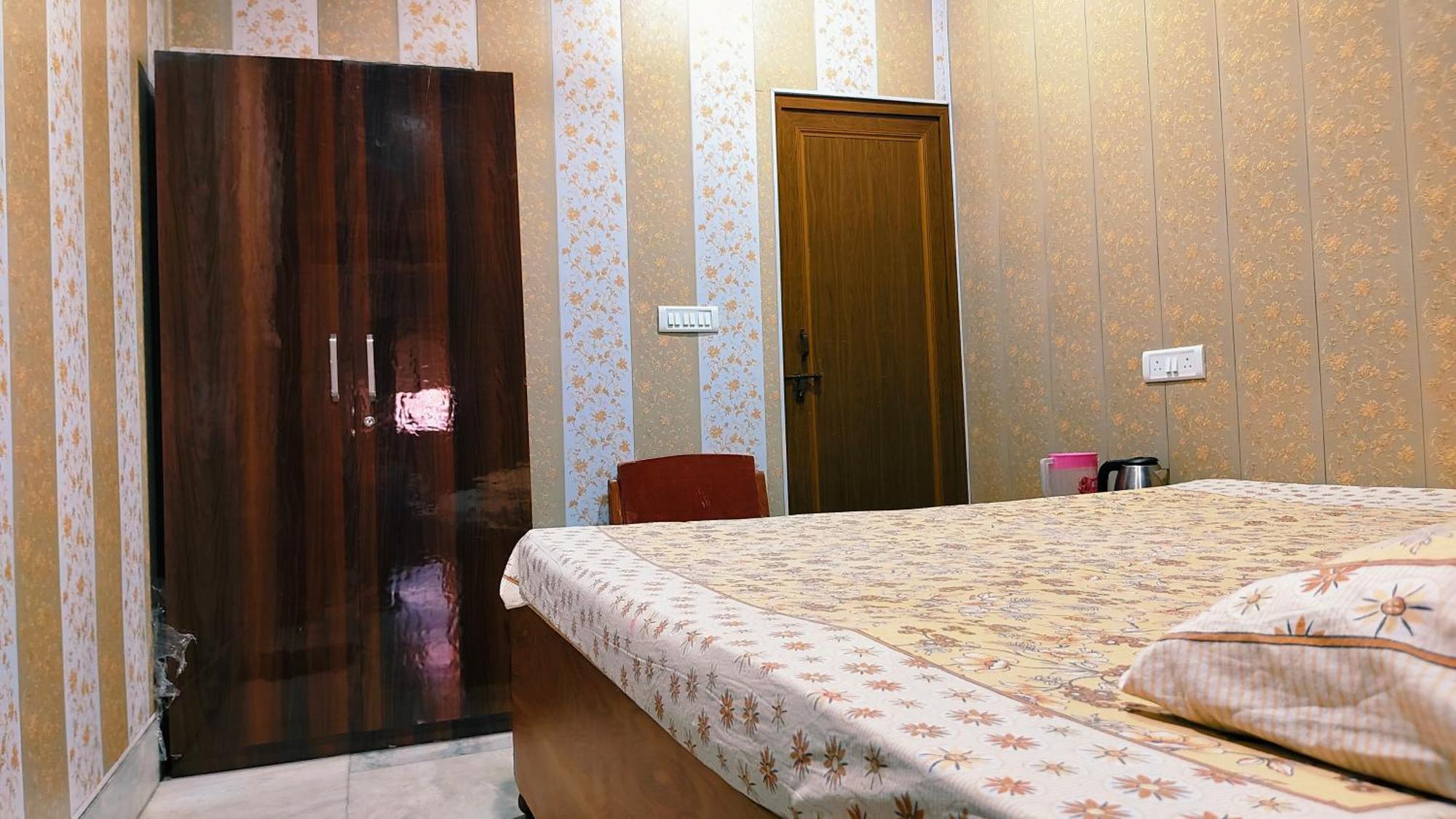 Hotel Raju Homestay Ayodhya 150 Meters From Shree Ram Janmbhoomi Temple 200 Meters From Ayodhya Dham Railway Station Exterior photo