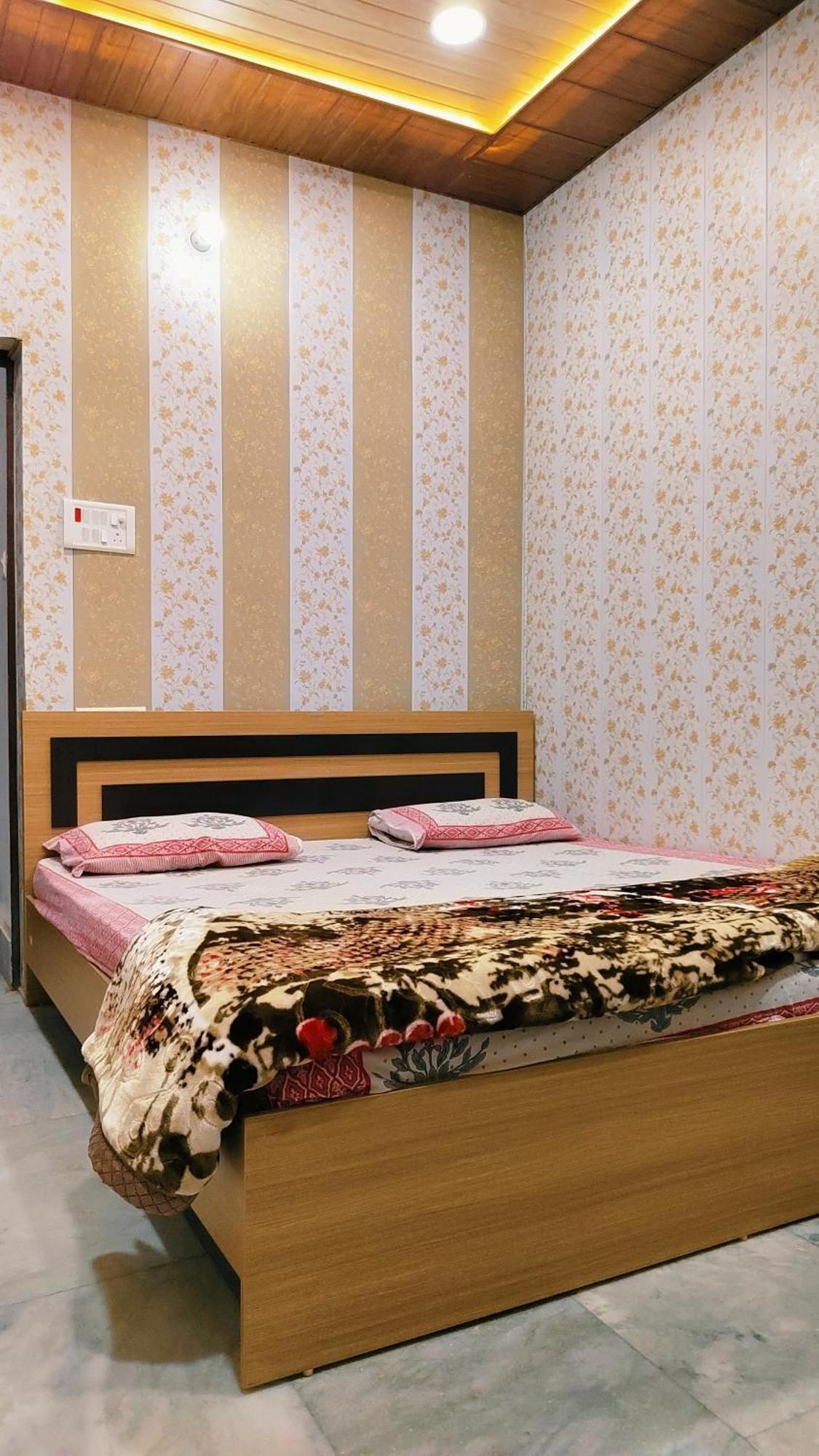 Hotel Raju Homestay Ayodhya 150 Meters From Shree Ram Janmbhoomi Temple 200 Meters From Ayodhya Dham Railway Station Exterior photo