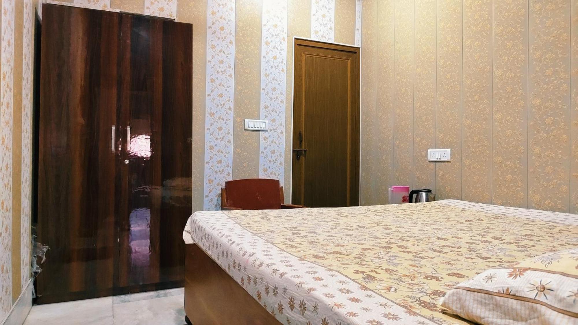 Hotel Raju Homestay Ayodhya 150 Meters From Shree Ram Janmbhoomi Temple 200 Meters From Ayodhya Dham Railway Station Exterior photo