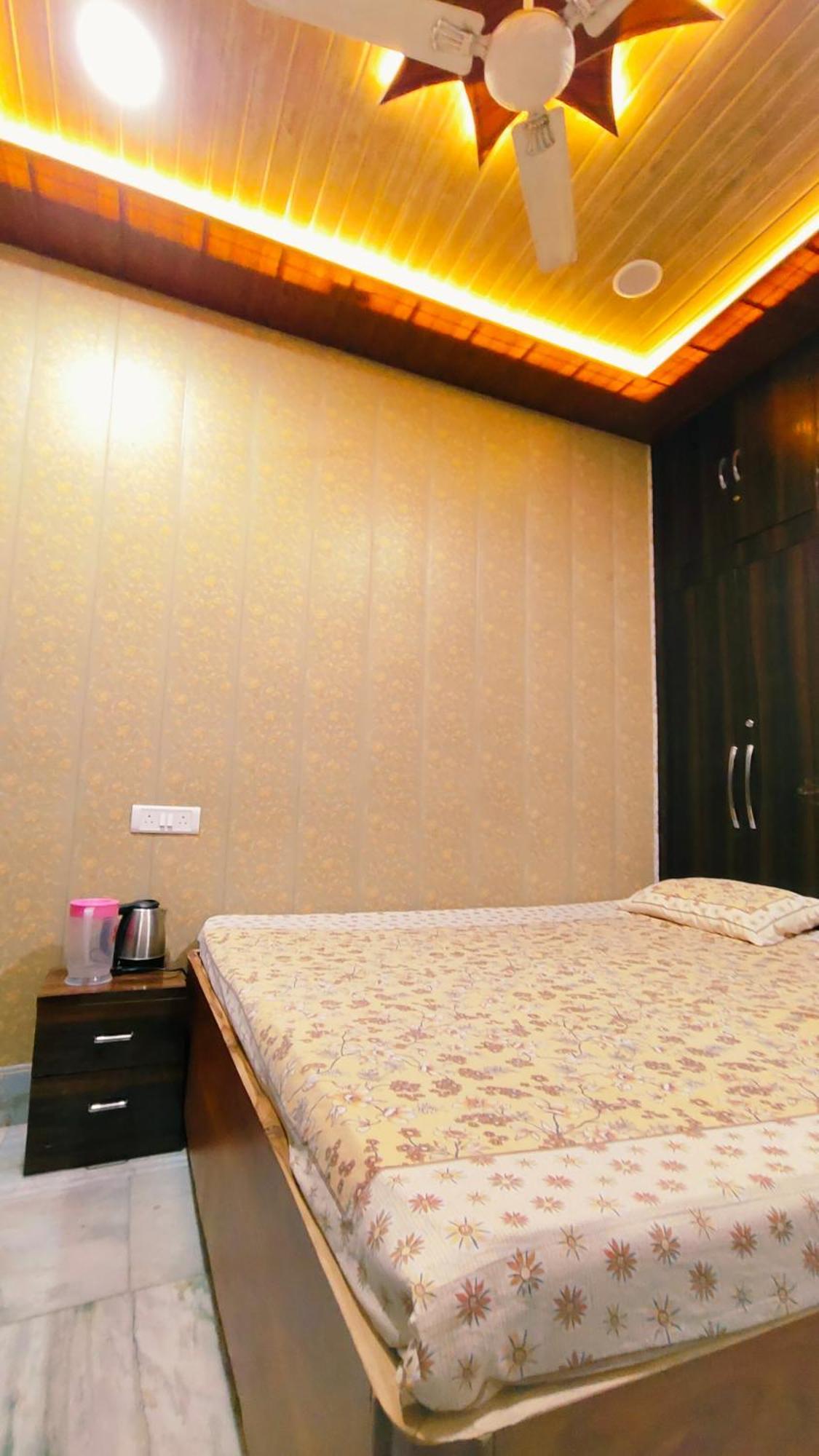 Hotel Raju Homestay Ayodhya 150 Meters From Shree Ram Janmbhoomi Temple 200 Meters From Ayodhya Dham Railway Station Exterior photo