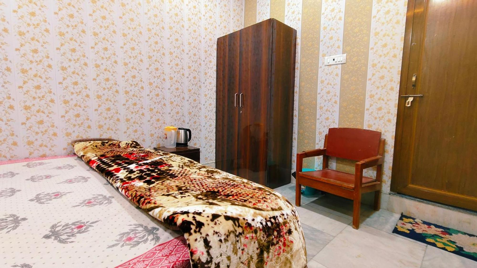 Hotel Raju Homestay Ayodhya 150 Meters From Shree Ram Janmbhoomi Temple 200 Meters From Ayodhya Dham Railway Station Exterior photo