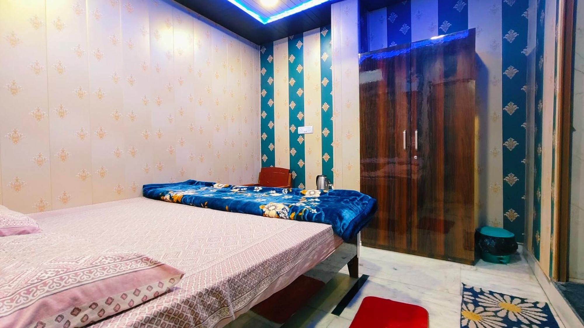 Hotel Raju Homestay Ayodhya 150 Meters From Shree Ram Janmbhoomi Temple 200 Meters From Ayodhya Dham Railway Station Exterior photo