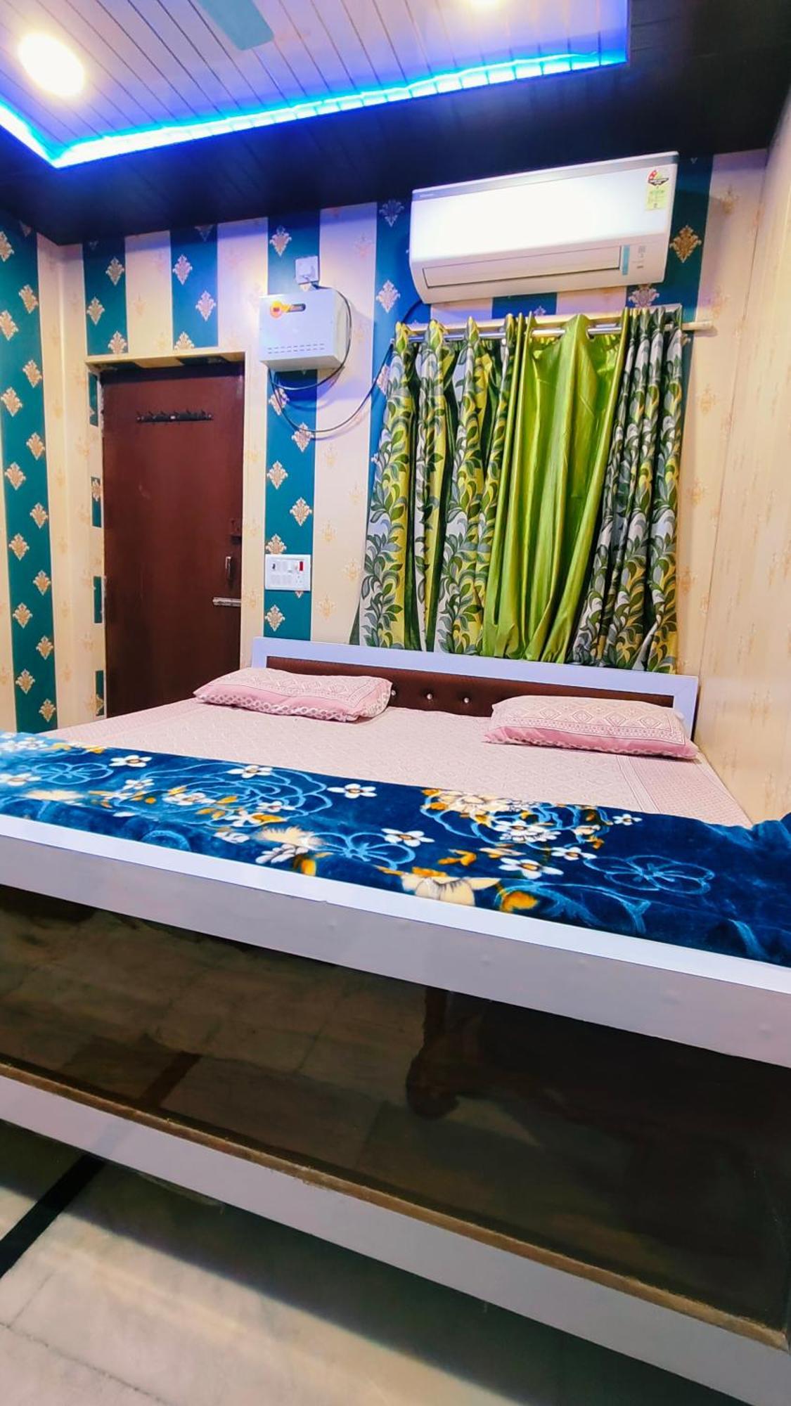 Hotel Raju Homestay Ayodhya 150 Meters From Shree Ram Janmbhoomi Temple 200 Meters From Ayodhya Dham Railway Station Exterior photo