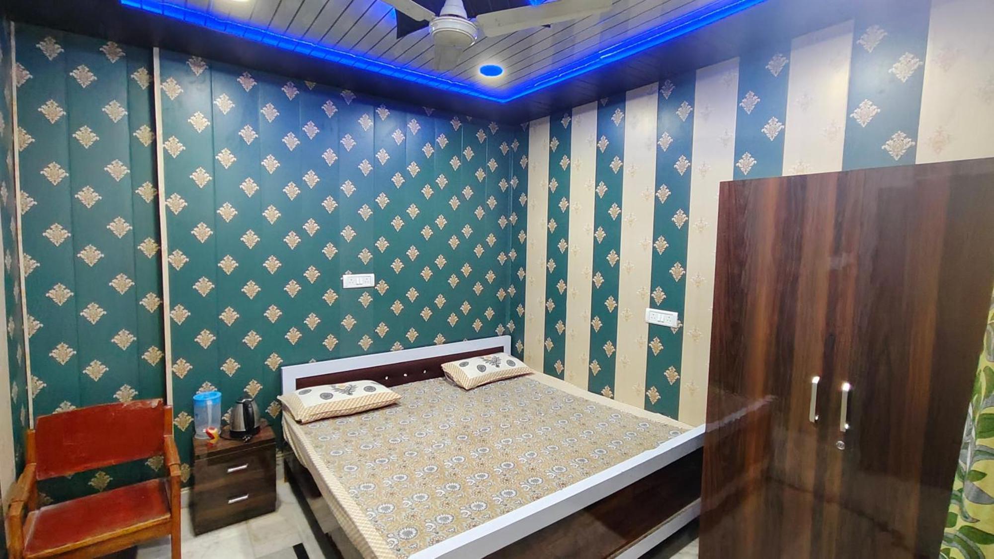 Hotel Raju Homestay Ayodhya 150 Meters From Shree Ram Janmbhoomi Temple 200 Meters From Ayodhya Dham Railway Station Exterior photo